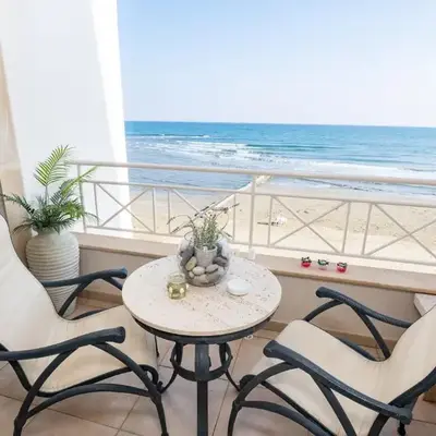 Quattro Beachfront Sea View Ap 4