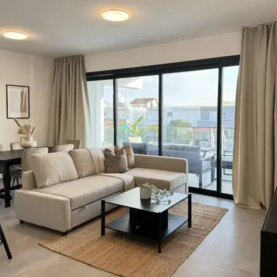 Phaedrus Living: White Hills Suites City View