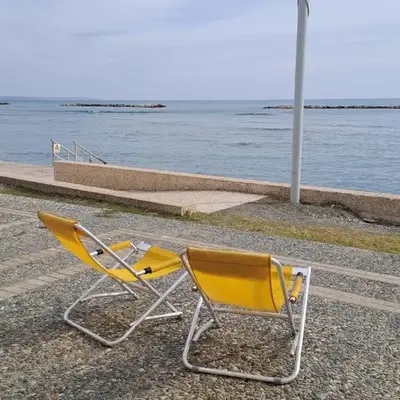 Seaside 2BR Apartment 30m from Sea & Free Parking