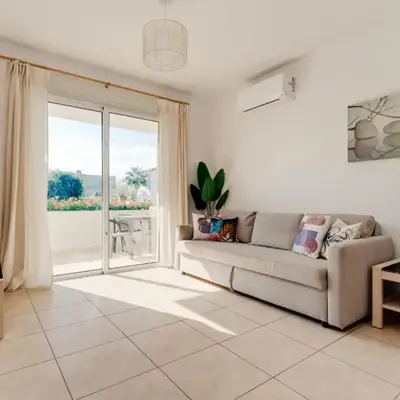 Cozy 2 Bedroom Family Apartment w/ Pool