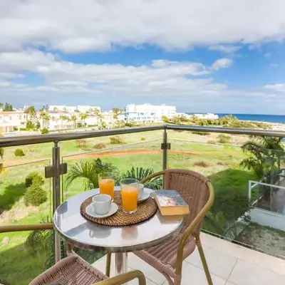 Austin - Coralli Beachfront Apartment