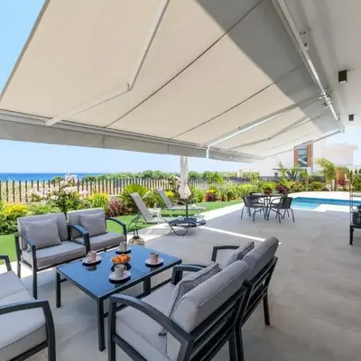 By The Beach - Emerald Seaview Villa