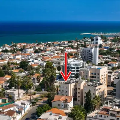 Large apartment close to Finikoudes Beach with 2 balconies