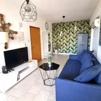 Beach Haven: 7-Minute walk to the beach + Pool