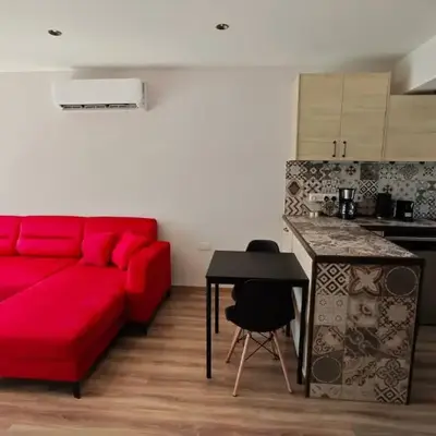 Modern 1-bedroom home in Larnaca with a private garden ideal for long stays and remote work