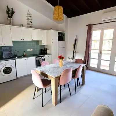 Lovely 1BR in Old Town - City Center & 4min to Beach