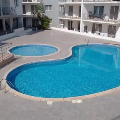 Beautiful 2 Bed Ground Floor Apartment With Pool