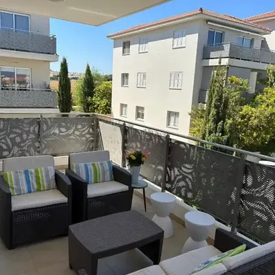 Cozy 2-Bedroom Beach Flat