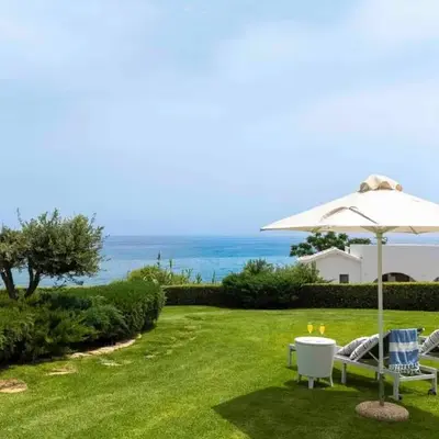 Sirena Solis Villa - Elegant 5-bedroom Sea View Retreat near Sirena Bay