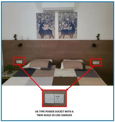 a bedroom with a bed with two red arrows at Lovely ground floor apartment with BBQ in Aglantzia