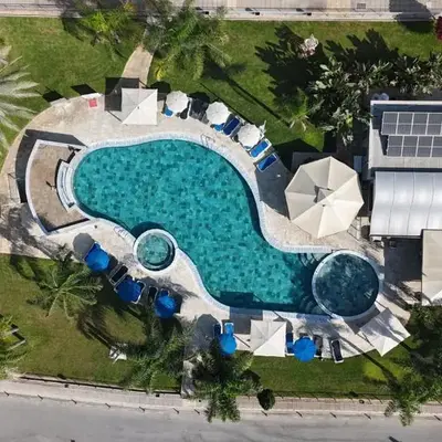 Modern Penthouse Overlooking Pool