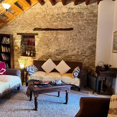 Charming 3-Bedroom Cottage in Heart of Vasa Koilaniou