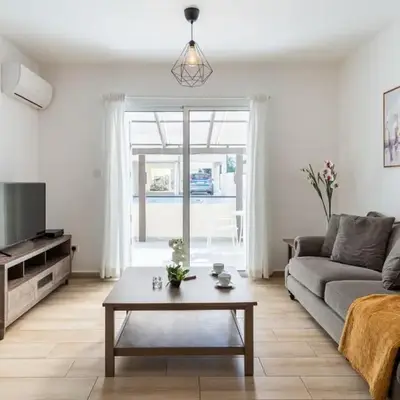 Levante - 2-BR Apt & Terrace in Larnaca