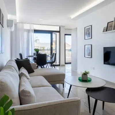 Averna - Breezy 2-BR Apt & Balcony in Larnaca