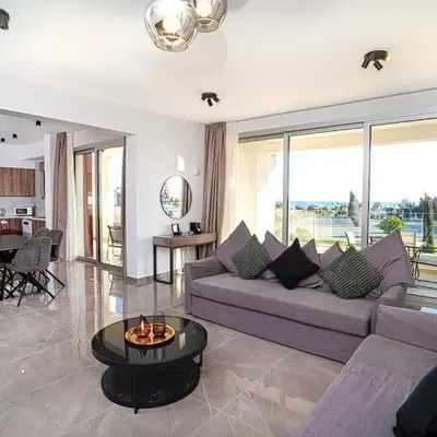 Celeste Suite 402 - Luxury 3 Bedroom Penthouse