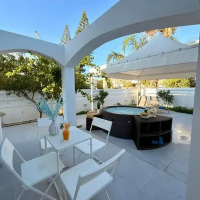 Modern 2BR Villa with Heated Hot Tub and Steps to Beach