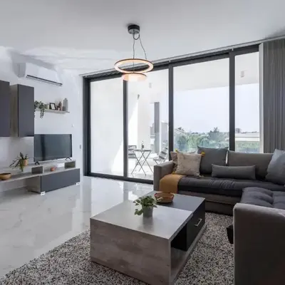 Taupe's 2-BR Apartment & Balcony in Larnaca