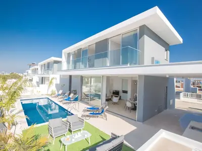 an image of a villa with a swimming pool at Holiday Home 3-Schlafzimmer-Villa mit privatem Pool im Zentrum by Interhome in Protaras