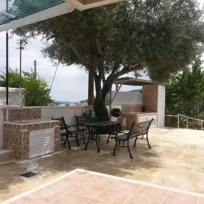 Kanarinis House
