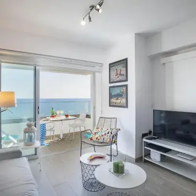 Mackenzie Zoe Seafront Suite