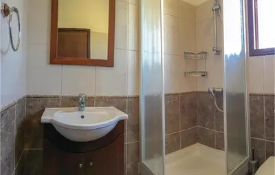 a bathroom with a sink and a shower at Stunning Home In Maroni-Larnaca in Pervolia