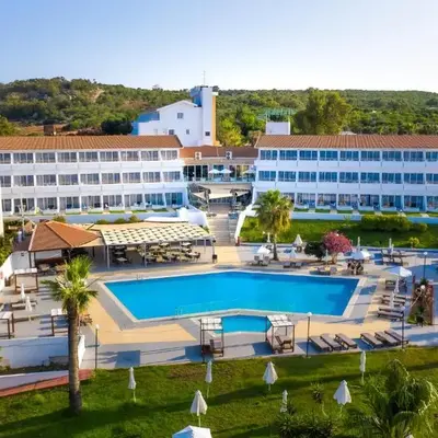 Adelais Bay Hotel