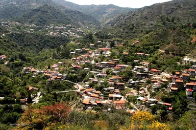 a view of a village in the mountains at Casale Panayiotis in Kalopanayiotis