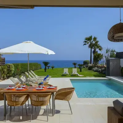Protaras Beachfront Villa Pietra