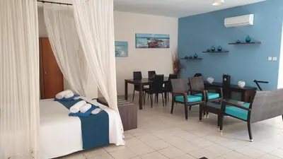 a room with a bedroom with a dining room at Villa Di Gio in Paralimni