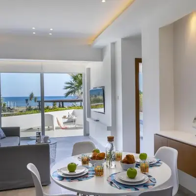 Mackenzie Castella Beachfront Suite