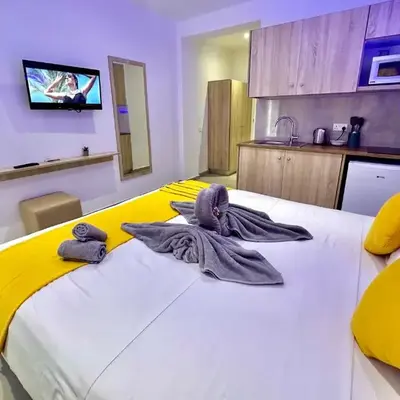 Sun Plaza Suites - Adults Only