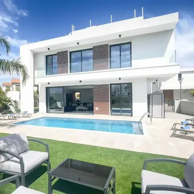 By The Beach - Royal Sapphire Villa