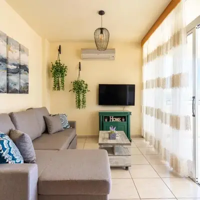 Blue Time 2-Bedroom Apartment in Larnaca