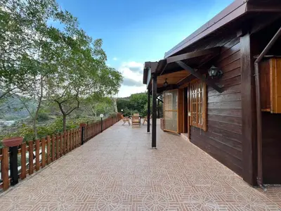 a walkway next to a building with a fence at Kapilio Cottage House in Kapilio
