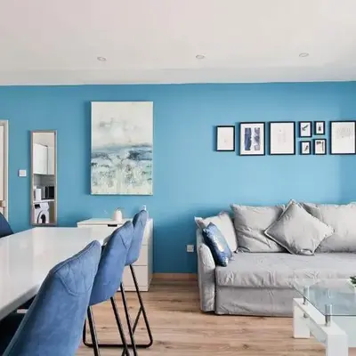 Modern Retreat: 2br Stylish Apt with Comfy Rooms! Smart TV with 200MBPS Internet